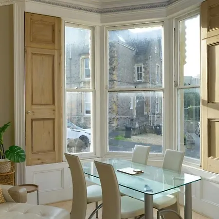 Gorgeous Apartment Seconds From Seafront Clevedon Exterior photo
