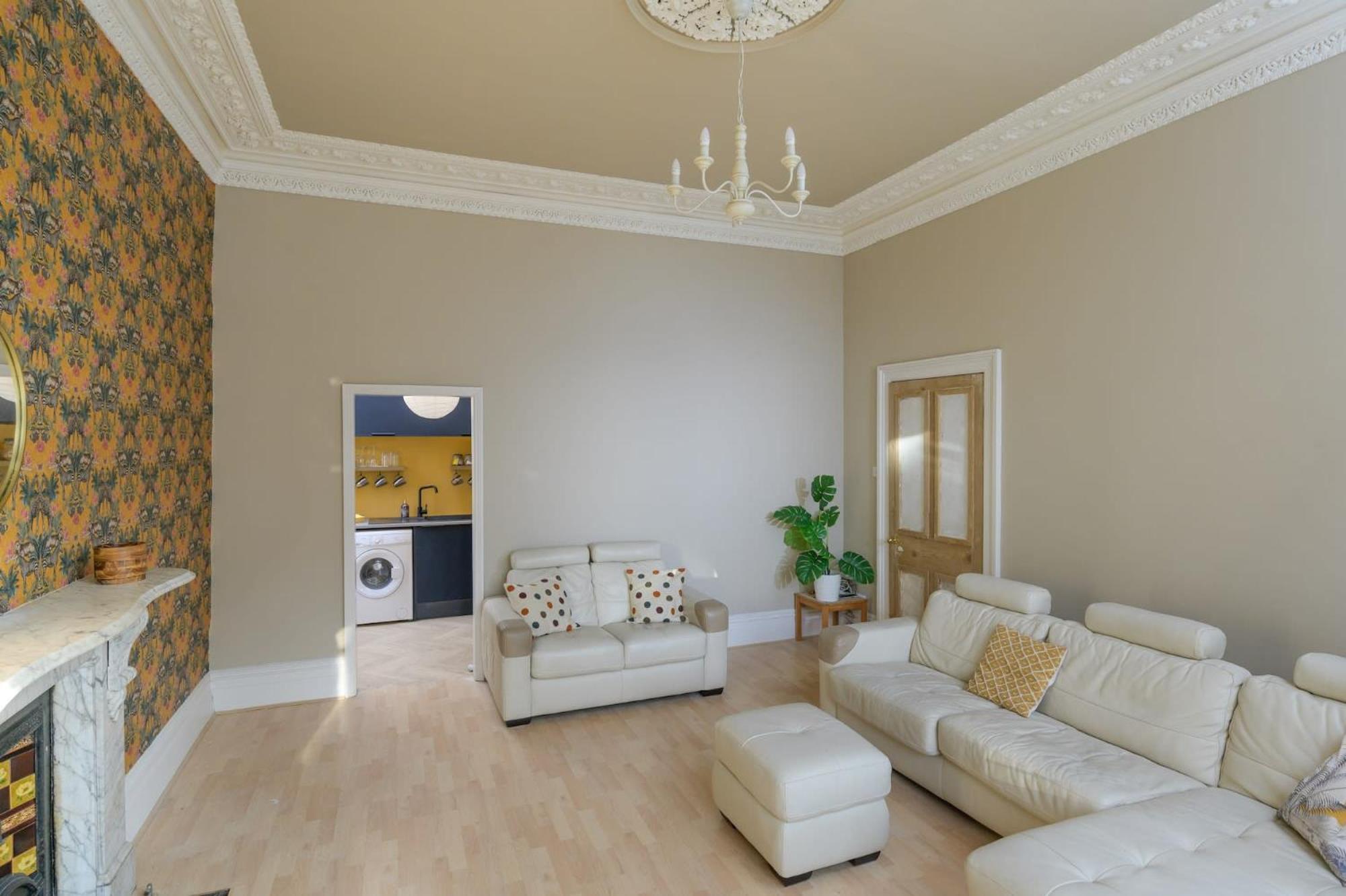 Apartment Gorgeous Seconds From Seafront