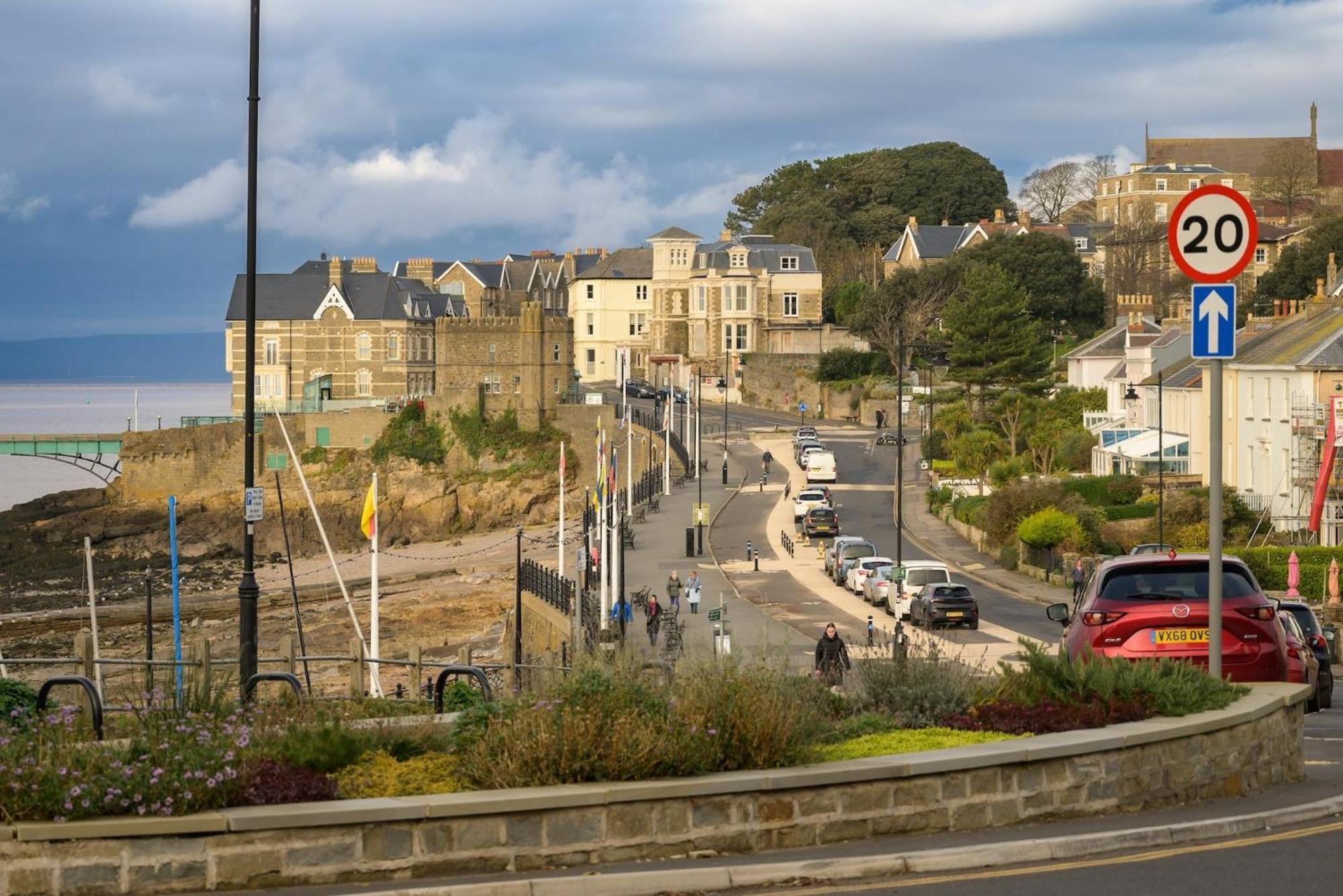 Apartment Gorgeous Seconds From Seafront *