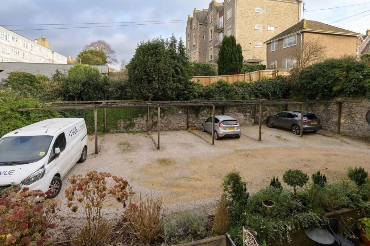 Apartment Gorgeous Seconds From Seafront